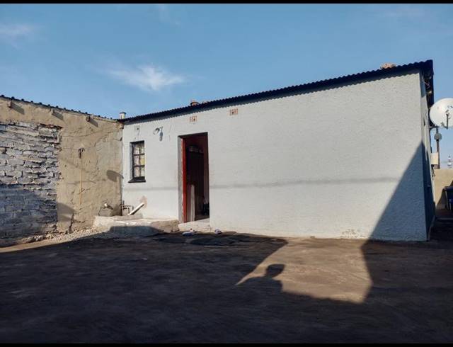 2 BEDROOM HOUSE FOR SALE IN ORLANDO WEST